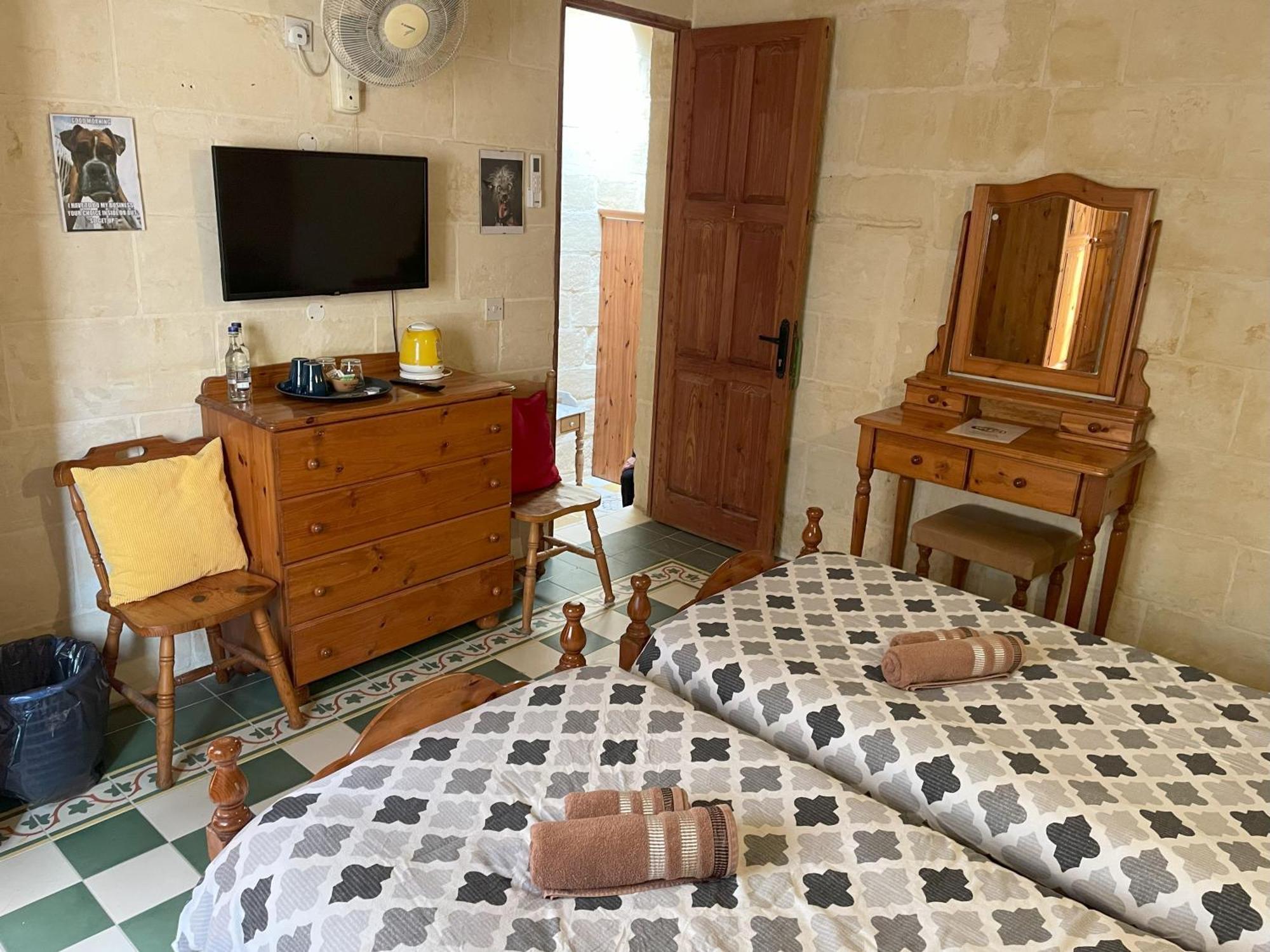 Ta' Lorenzo Guest House San Lawrenz Bagian luar foto